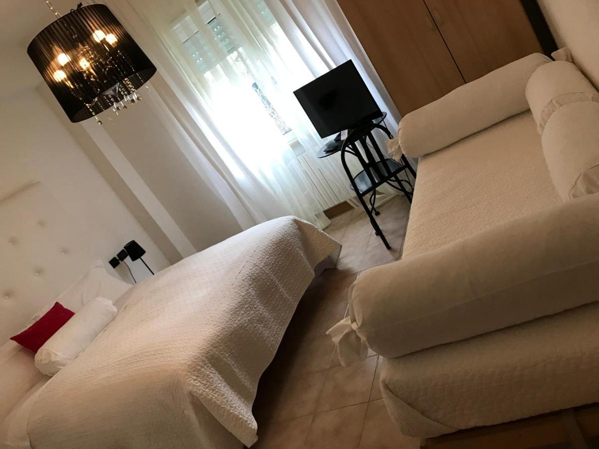 Ascoli Bonjour B&B & Apartments Parcheggio Privato & Giardino Асколі-Пічено Екстер'єр фото